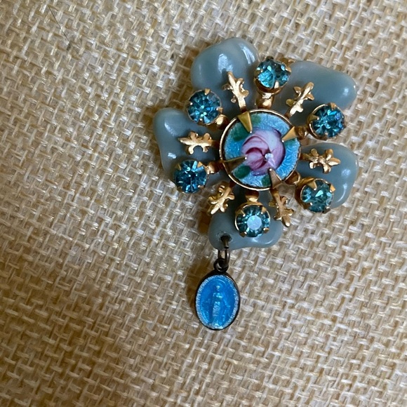 Elegant Gold and Blue Floral Brooch with Mother Mary icon - Picture 2 of 6